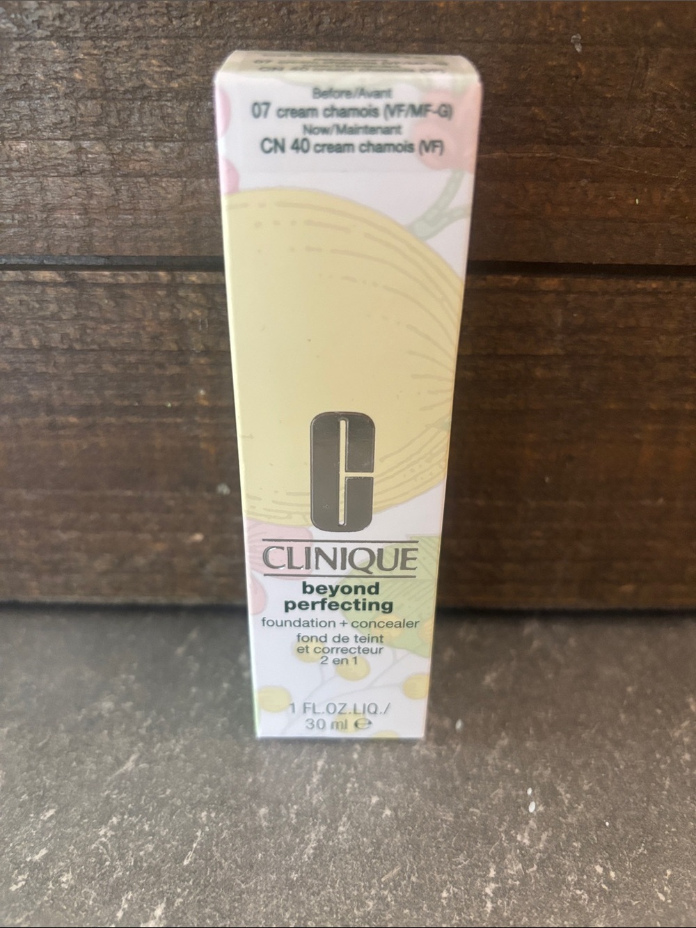 Clinique Beyond Perfecting Foundation + Concealer - Cream Chamois (CN 40)